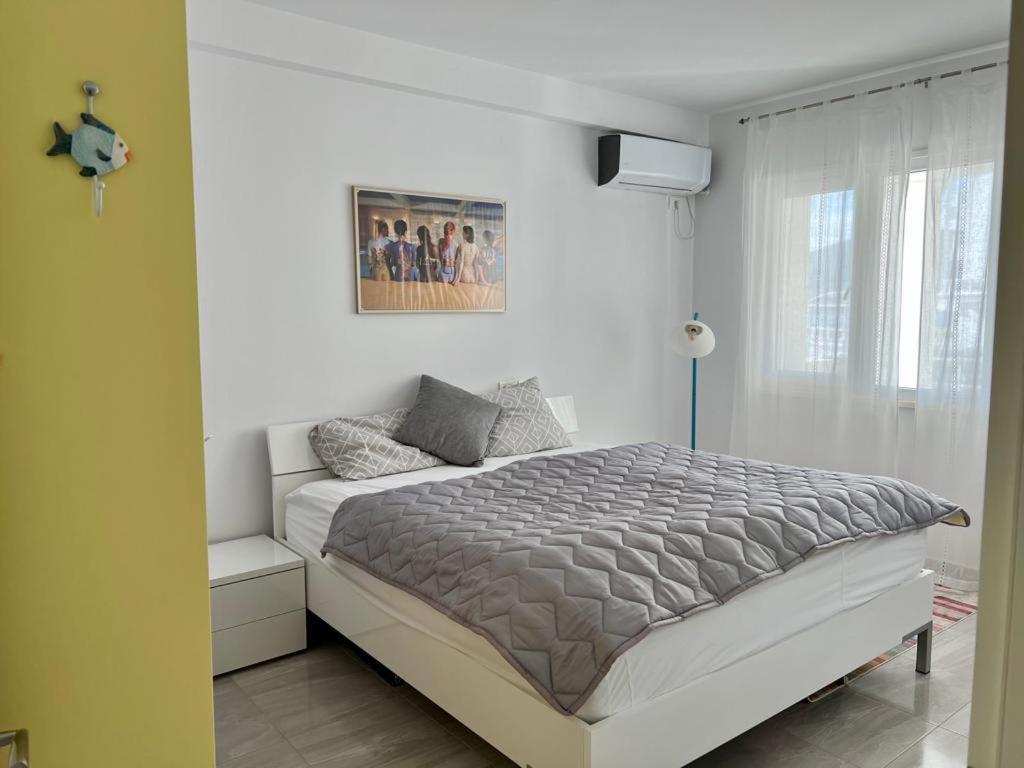 White Sidesea View Apartment Sarandë Exteriör bild