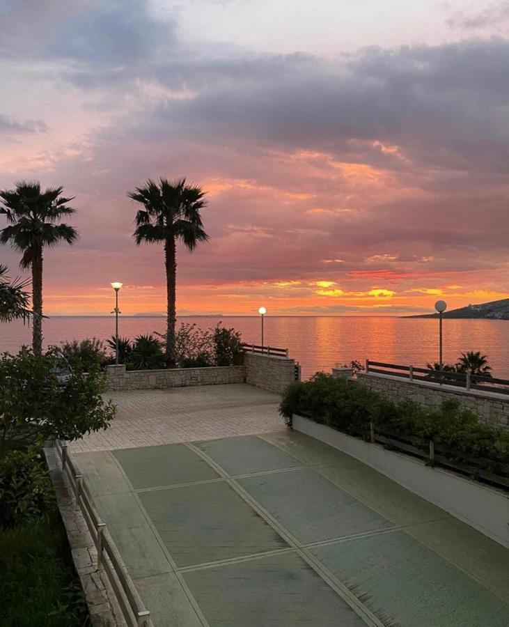 White Sidesea View Apartment Sarandë Exteriör bild