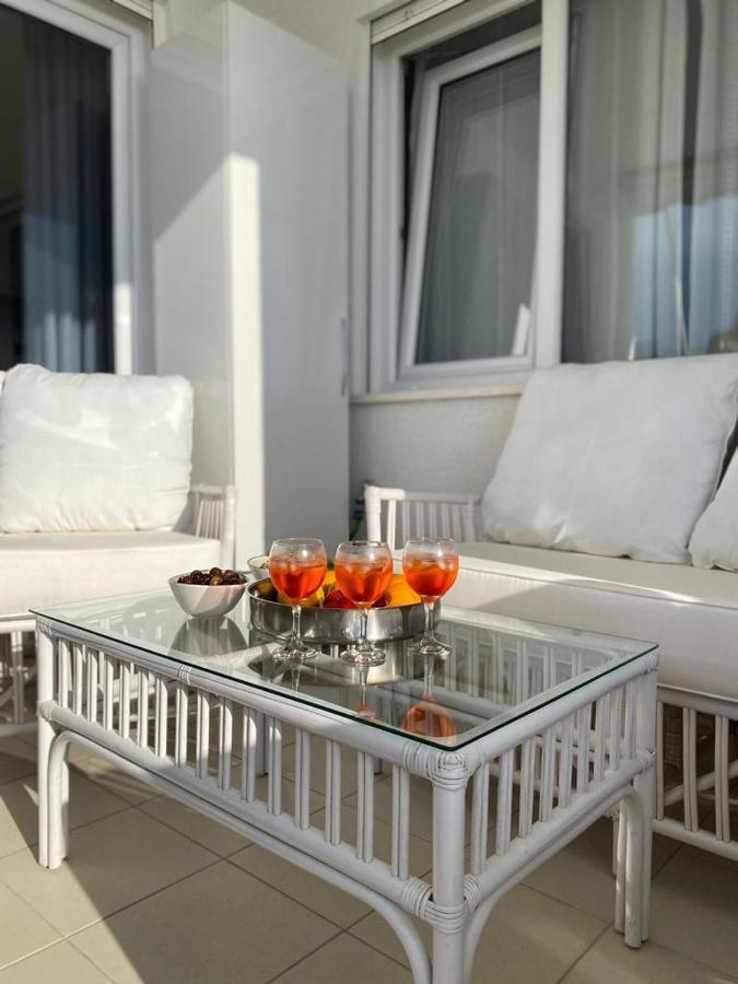 White Sidesea View Apartment Sarandë Exteriör bild